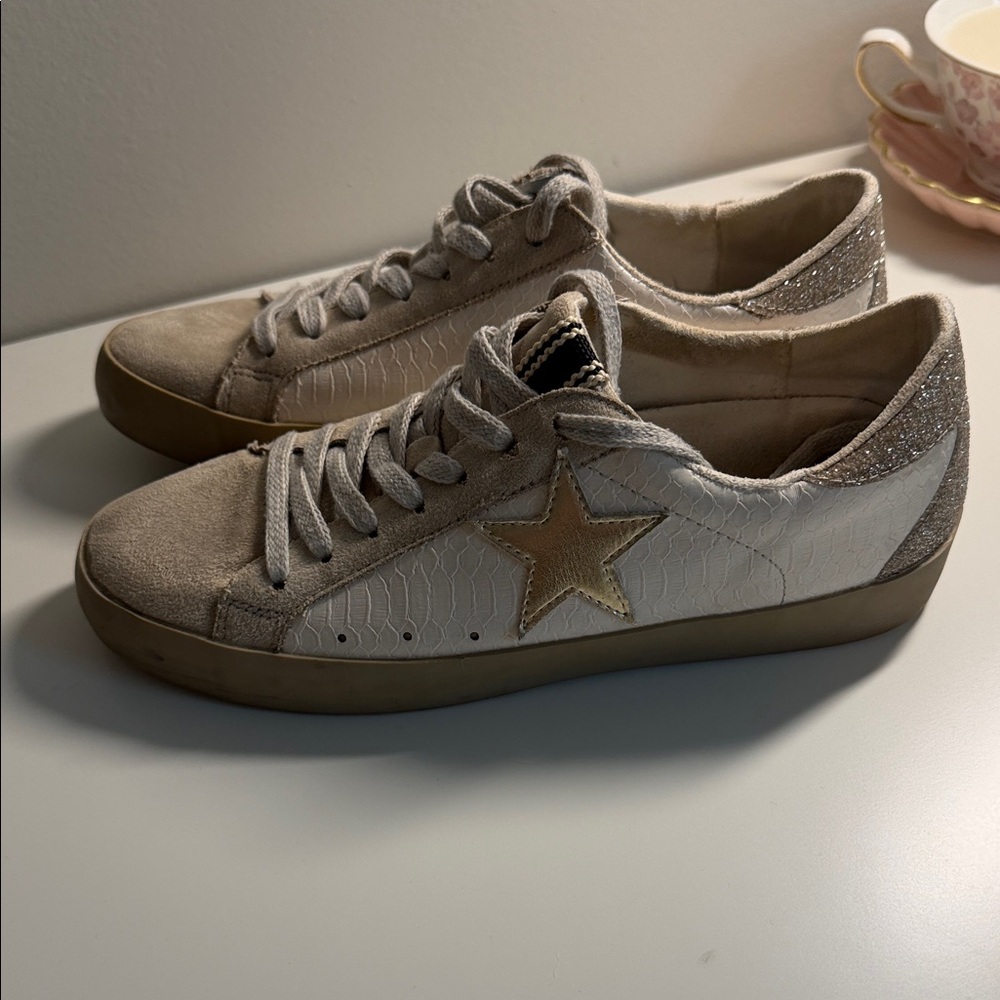ShuShop Gold Star Sneakers - Picture 3 of 4